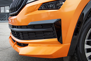 BLACKOUT EDITION. Канарды (накладки над птф) крашенные Черный глянец для Skoda Kodiaq (2016-2021)